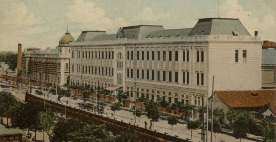 六国饭店,1900年由英国人建造,一共有四层,当时是各国公使,官员及上层