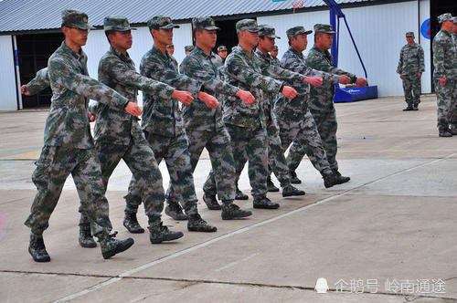 軍人的隊列訓練有什麼作業嗎看完這個就明白了