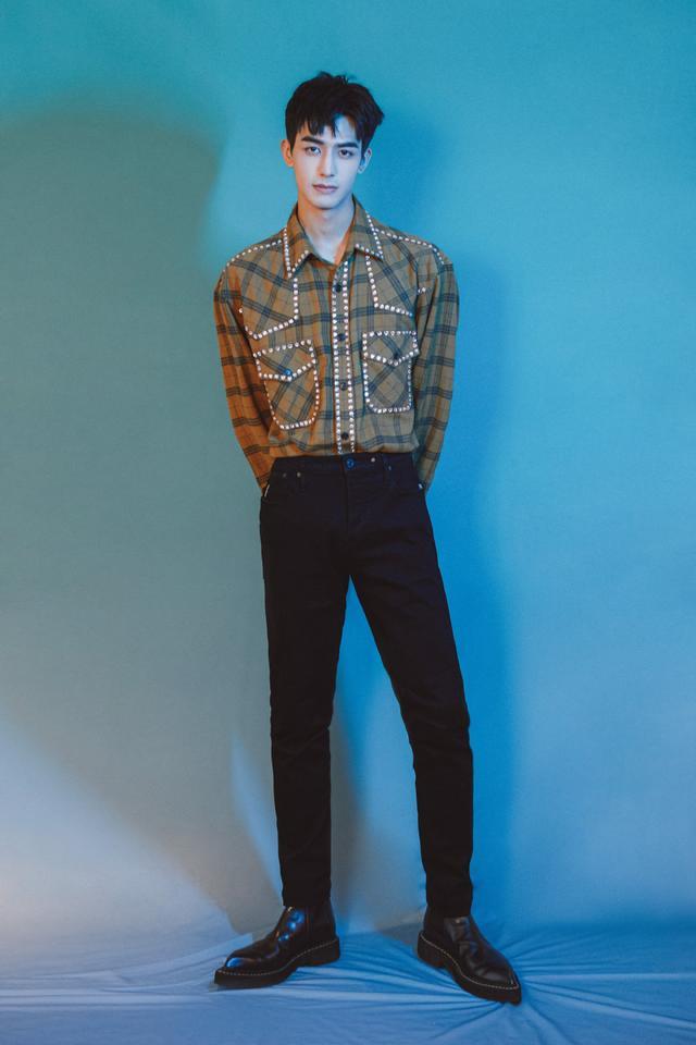 金鹰节开幕式宋威龙状态憔悴,关晓彤希望自己三十岁时可爱又性感