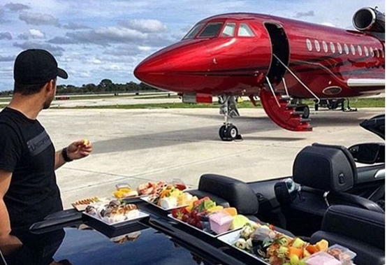 名媛"装富产业链"的背后,是追求精致生活的渴望和无奈