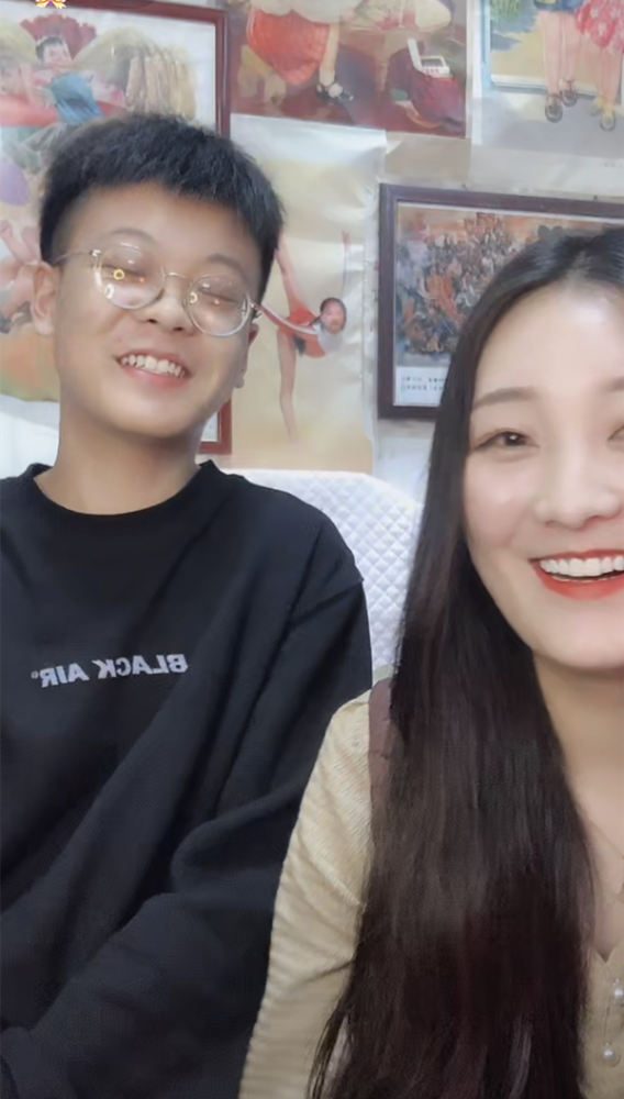 朱之文|大衣哥儿媳直播翻车，无视老公力捧亲弟弟！网友：小舅子太想火！