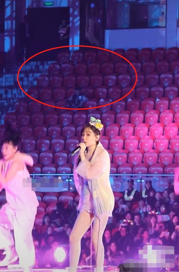 王心凌|王心凌成过气歌手？演唱会现场保安比观众还多，被嘲38岁仍扮可爱少女