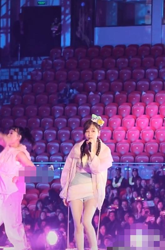 王心凌|王心凌成过气歌手？演唱会现场保安比观众还多，被嘲38岁仍扮可爱少女