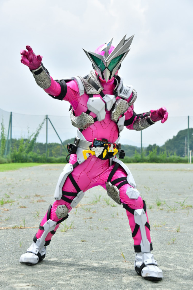 假面骑士saber假面骑士slash造型曝光浑身通粉神似exaid