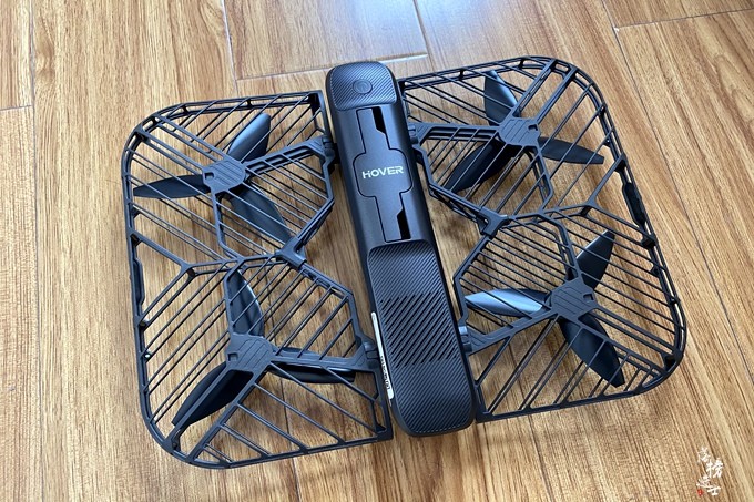 hover2直播无人机可搭配单手遥控器操作直播就这么简单