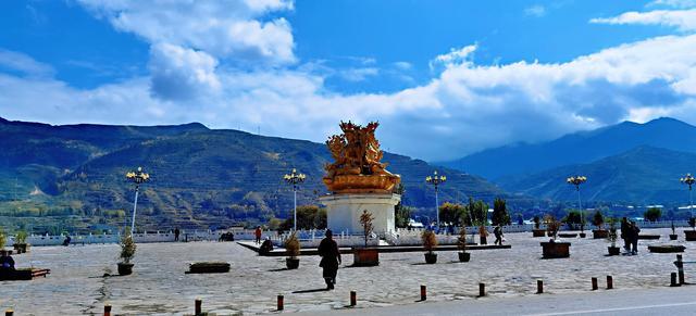 四口之家房车旅行到同仁市意见出现分歧看看到底听谁的