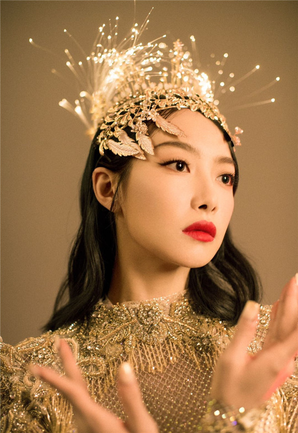 宋茜|金鹰战袍设计费120万？宋茜工作室不惧骂声晒精修照，生图对比惨烈