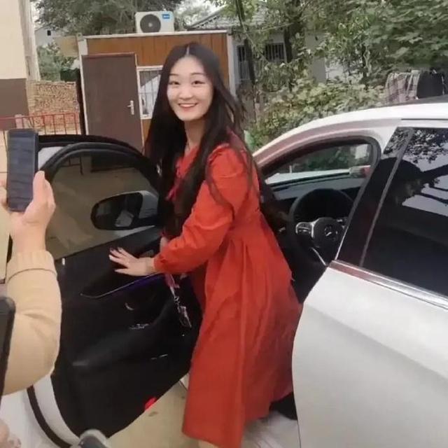 朱之文|朱之文儿媳删除和丈夫同框视频，婚后12天，人设营销开始了