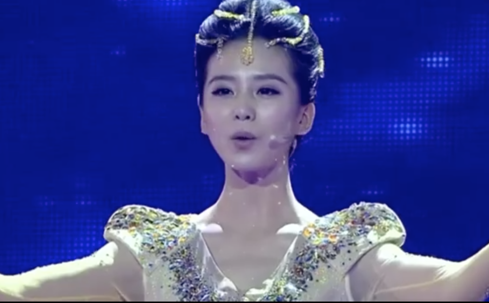 金鹰节开幕式|第13届金鹰节开幕式汪涵、关晓彤双双翻车，一旁的童谣超尴尬