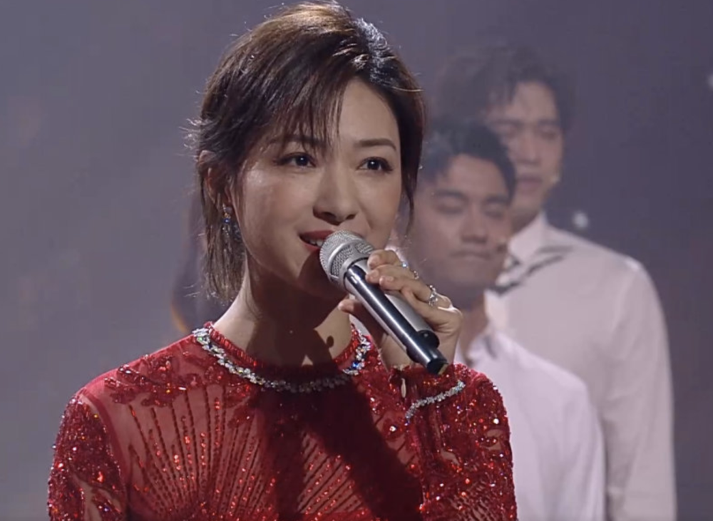 金鹰节开幕式|第13届金鹰节开幕式汪涵、关晓彤双双翻车，一旁的童谣超尴尬