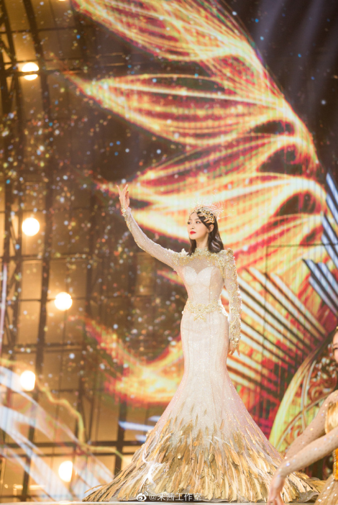 宋茜|宋茜被嘲一整晚还不够，赵露思深夜点赞宋茜负面帖子，雪上加霜！