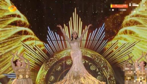 金鹰女神|赵露思点赞宋茜30斤战袍奇怪，金鹰女神甩锅，设计师真该挨打？