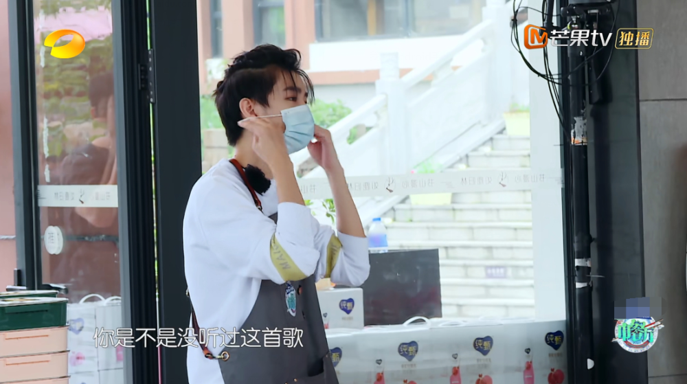 杨超越|《中餐厅》杨超越暴露真实力，唱歌跑调不如素人，王俊凯评价扎心