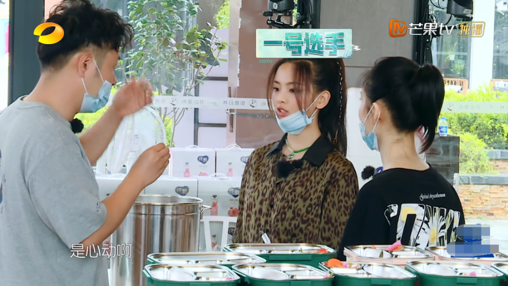 杨超越|《中餐厅》杨超越暴露真实力，唱歌跑调不如素人，王俊凯评价扎心