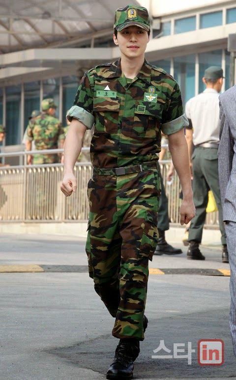 但李栋旭心里,却始终记挂着演戏.