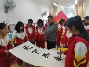 二戈寨|书写禁毒警句 提高防毒意识