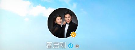 郭晶晶|郭晶晶罕晒自拍！霍启刚蹲她身后甘当跟班，深夜浪漫约会听交响乐