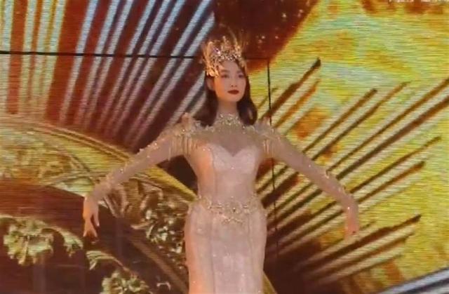 宋茜|金鹰奖上宋茜造型翻车，获封“史上最丰满金鹰女神”