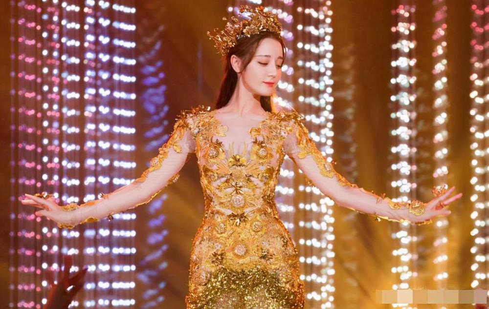 宋茜|金鹰奖上宋茜造型翻车，获封“史上最丰满金鹰女神”