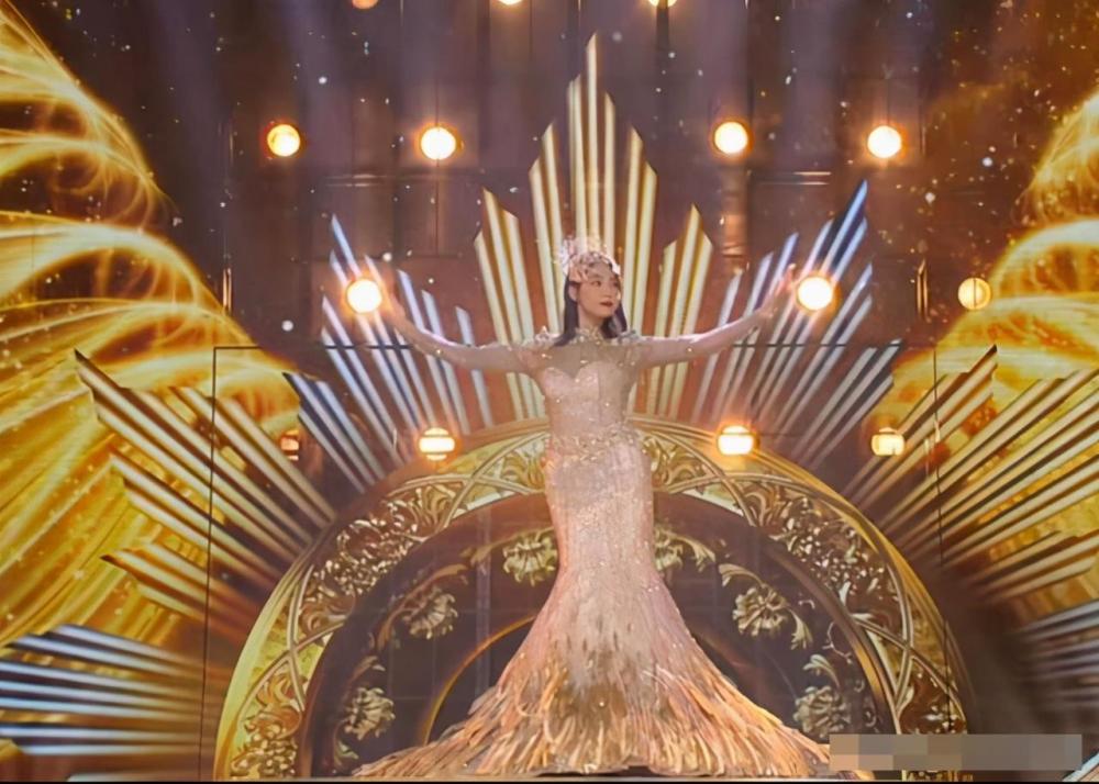 宋茜|金鹰奖上宋茜造型翻车，获封“史上最丰满金鹰女神”