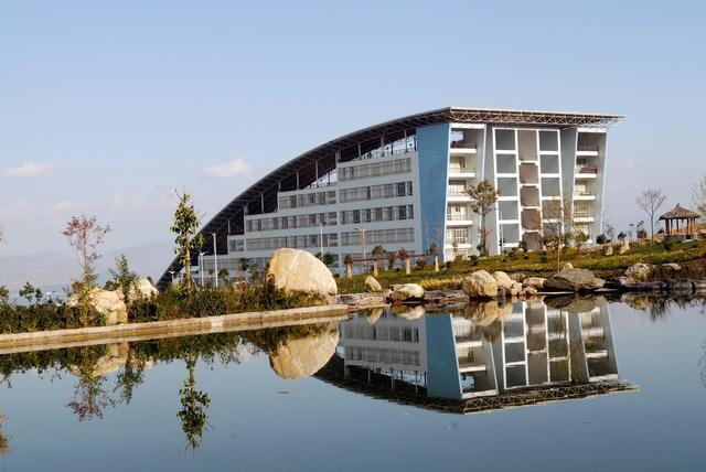 喜欢大理洱海的宁静就来大理求学吧