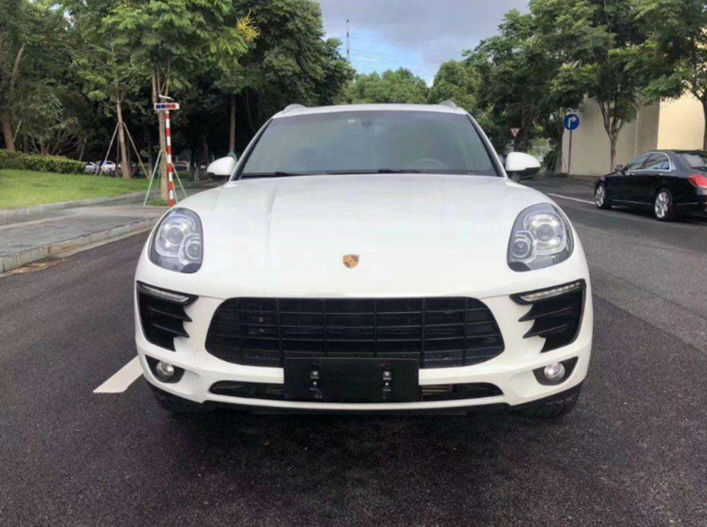 6个人租54万保时捷拍照比名媛还厉害横幅不讽刺吗