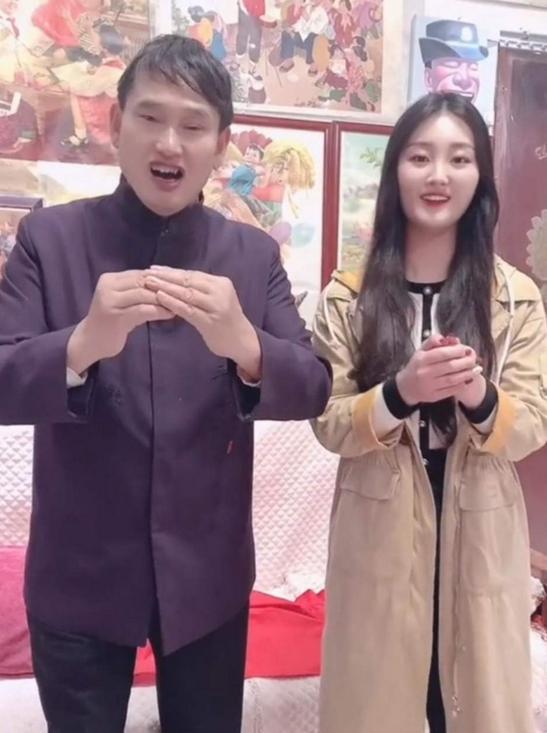 朱单伟|结婚半月就崩了？大衣哥儿媳删除和丈夫的视频，带弟弟直播却冷落老公