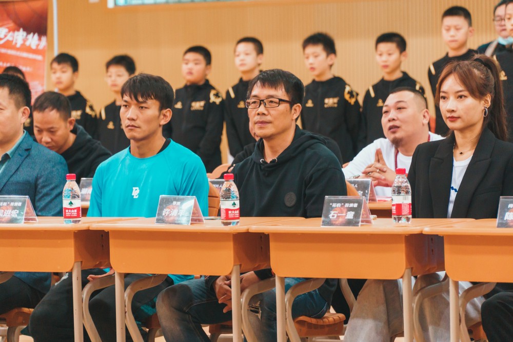 点燃热血青春 电影《疯狂人字拖》讲述山区少年的篮球梦