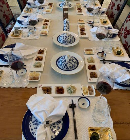 周立波|周立波又带妻子出游，贴心帮老婆提包，今住豪宅频玩乐生活惬意