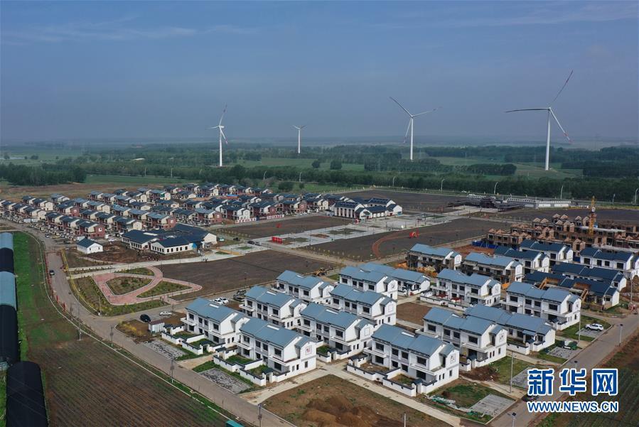 河北省张北县德胜村是冀蒙交界,坝上草原一个典型的贫困村,村民世代以