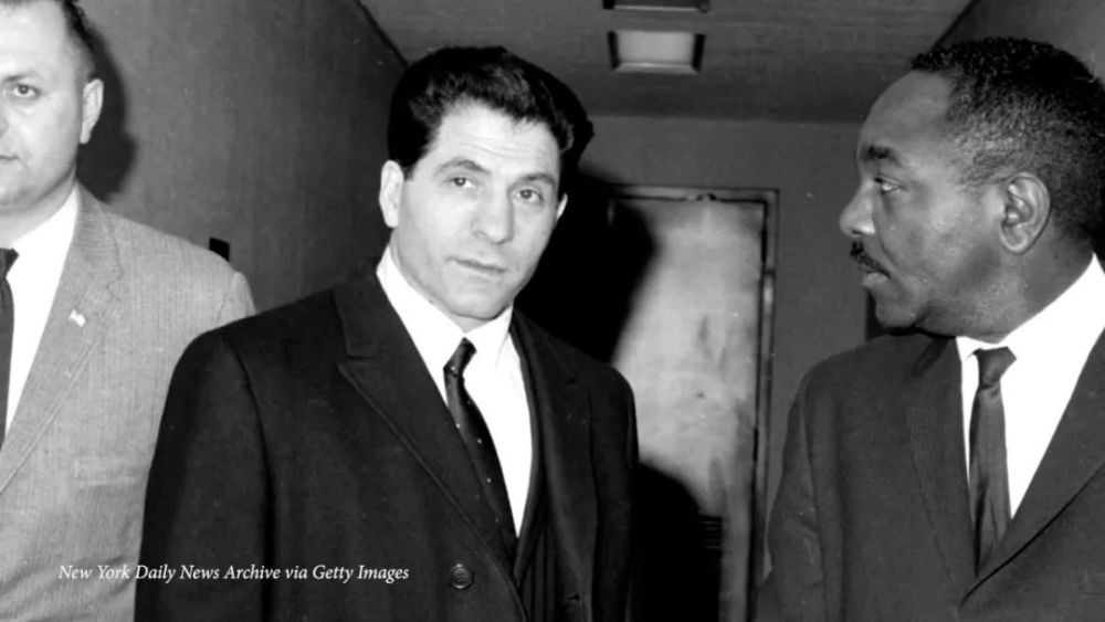 他的父亲桑尼,是科伦坡家族的二当家,在纽约德高望重,黑白通吃.