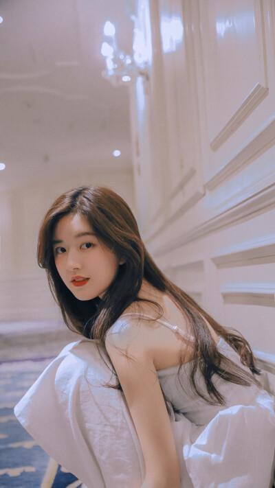 宋茜|继谭松韵经纪人点赞暗讽宋茜，赵露思又手滑点赞吐糟？心疼宋茜！