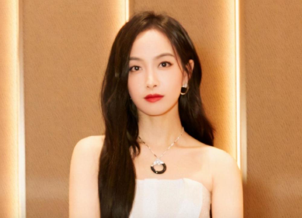 宋茜|继谭松韵经纪人点赞暗讽宋茜，赵露思又手滑点赞吐糟？心疼宋茜！