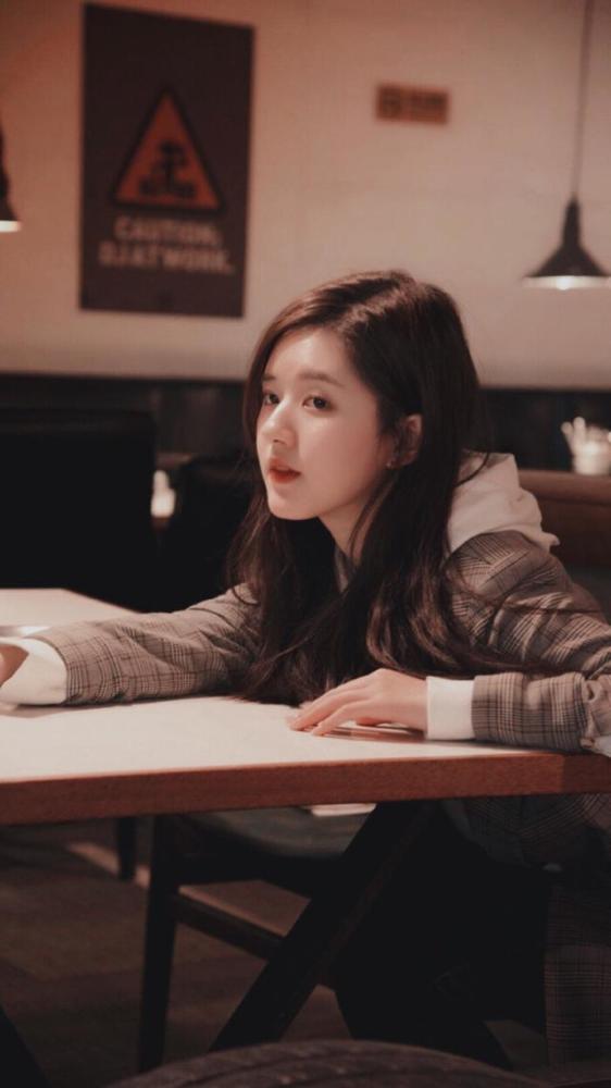 宋茜|继谭松韵经纪人点赞暗讽宋茜，赵露思又手滑点赞吐糟？心疼宋茜！