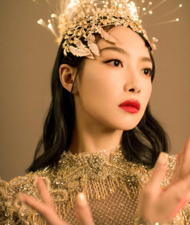 宋茜|继谭松韵经纪人点赞暗讽宋茜，赵露思又手滑点赞吐糟？心疼宋茜！