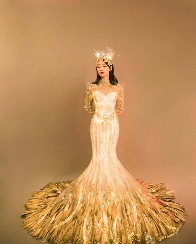 宋茜|宋茜金鹰女神礼服快被网友玩坏了，设计师发文挽尊暗怼观众被狂喷
