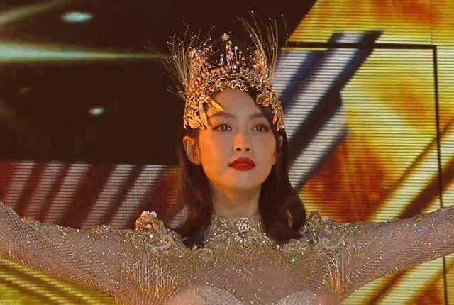 宋茜|宋茜金鹰女神礼服快被网友玩坏了，设计师发文挽尊暗怼观众被狂喷