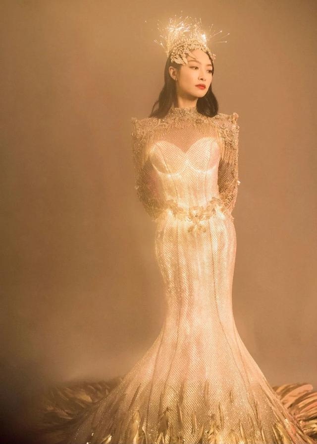 宋茜|宋茜金鹰女神礼服快被网友玩坏了，设计师发文挽尊暗怼观众被狂喷