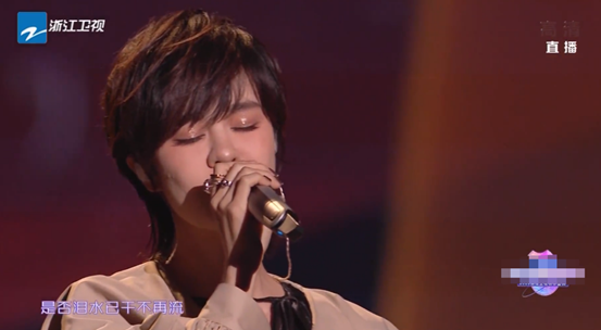 赵露思|秋季盛典女星：赵露思斜方肌壮欧阳娜娜脸宽，baby特写最佳