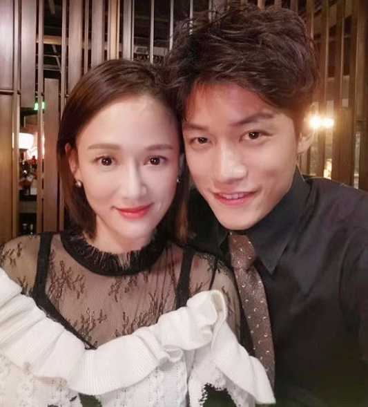 陈乔恩|陈乔恩带男友与舒淇等小聚，两人当众贴脸合影甜掉牙，超有夫妻相