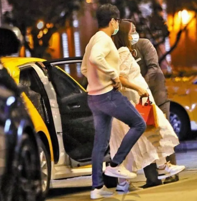 陈乔恩|陈乔恩带男友与舒淇等小聚，两人当众贴脸合影甜掉牙，超有夫妻相