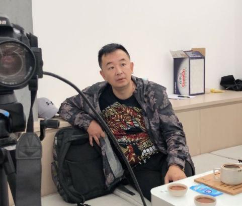 黄海波|黄海波卖惨？深夜自曝当导演不容易，每每露面近况心酸被盼复出