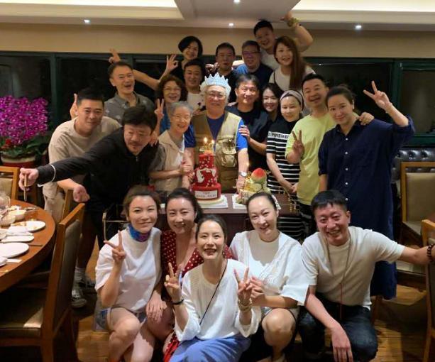 黄海波|黄海波卖惨？深夜自曝当导演不容易，每每露面近况心酸被盼复出