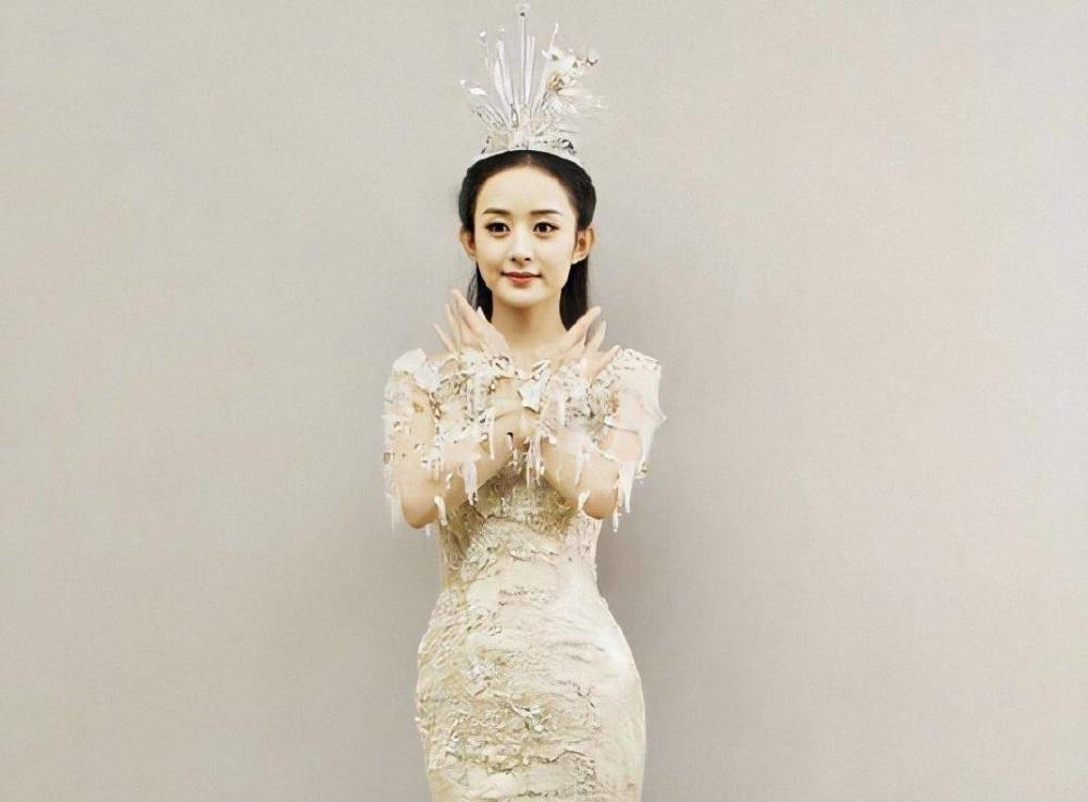 金鹰女神|金鹰女神礼服图鉴：宋茜发光礼服被嘲显胖，赵丽颖简约反成经典