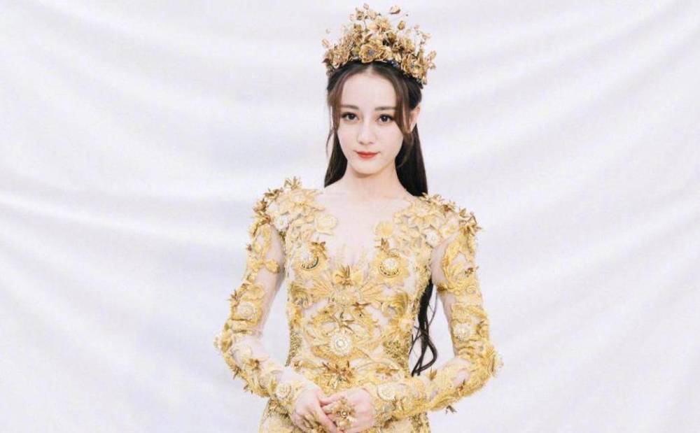 金鹰女神|金鹰女神礼服图鉴：宋茜发光礼服被嘲显胖，赵丽颖简约反成经典