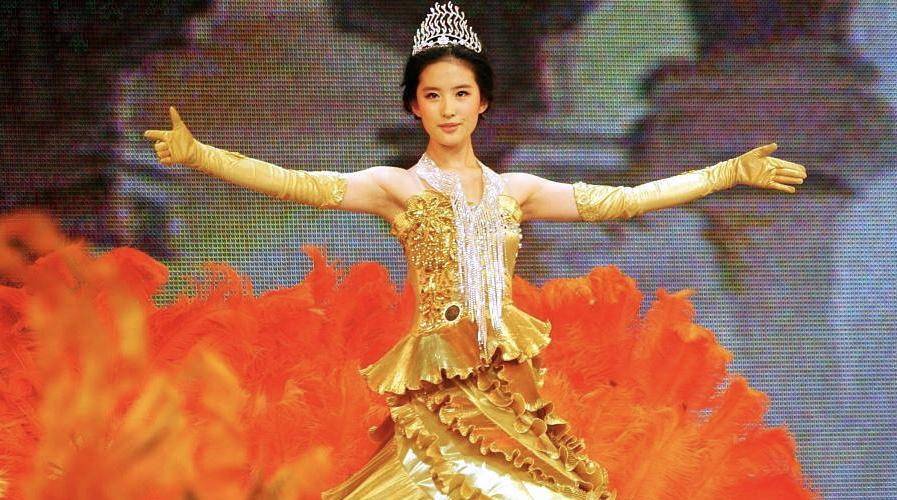 金鹰女神|金鹰女神礼服图鉴：宋茜发光礼服被嘲显胖，赵丽颖简约反成经典