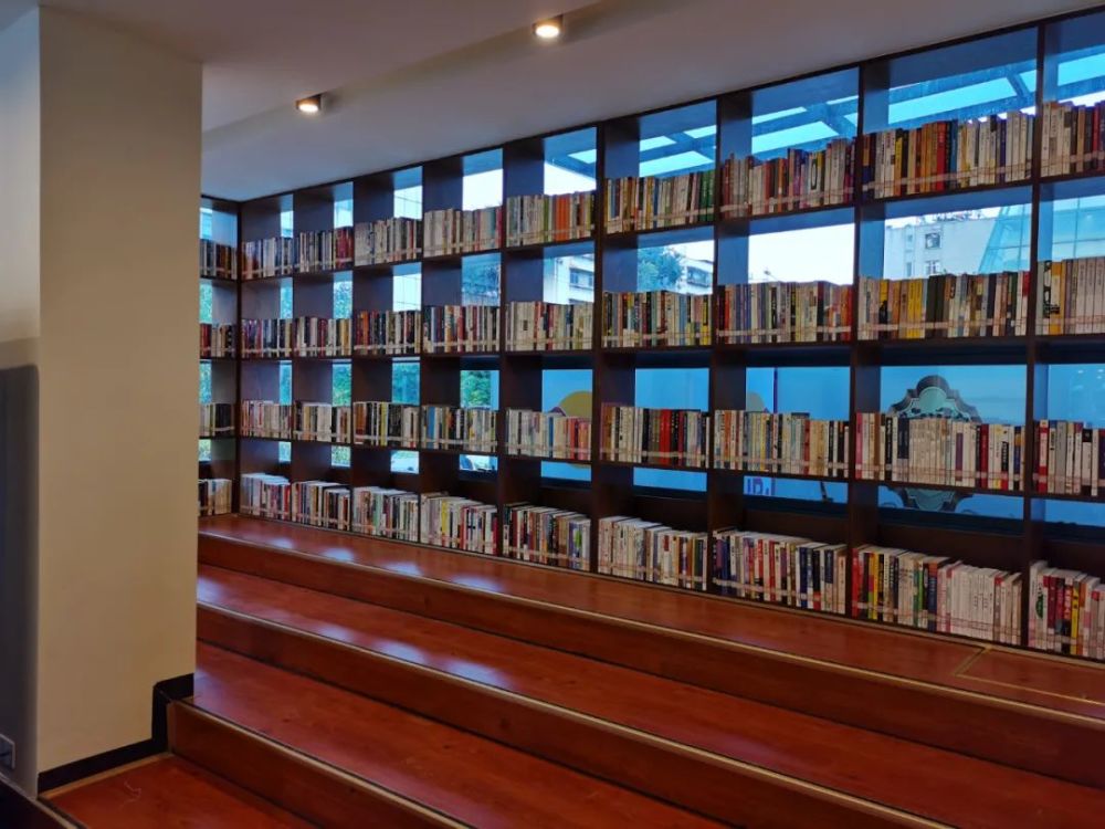 营业至24时 昆明城市书房为你"留灯"_腾讯新闻