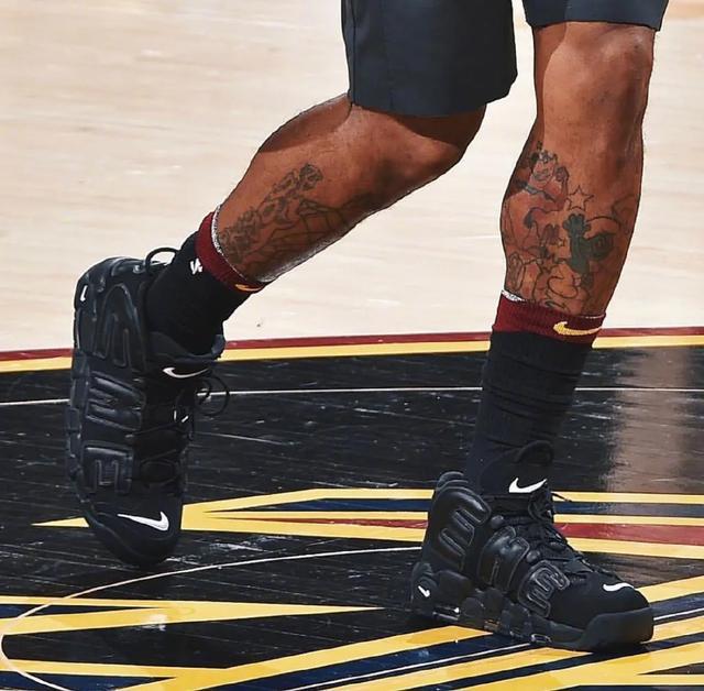 nba球员上脚:jr史密斯穿过的球鞋,最后一双太经典了_腾讯新闻