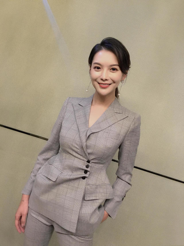 栗坤的穿搭才是真的高级简简单单就穿出了时尚感女神范十足