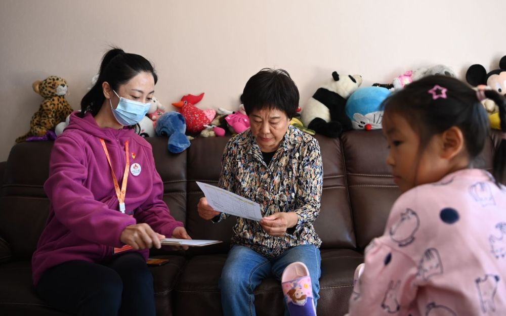 人口普查|直击人口普查入户摸底现场：全程不收费，四招识别普查员身份